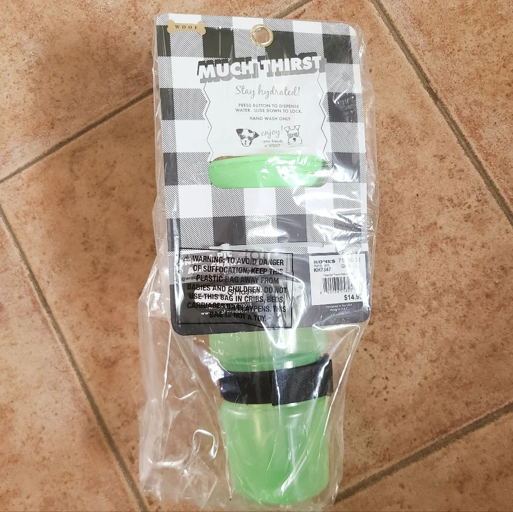 👀50% OFF - NWT‼️ Woof brand Sqeeze Travel Dog Water Bottle